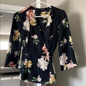 Adorable side tie top